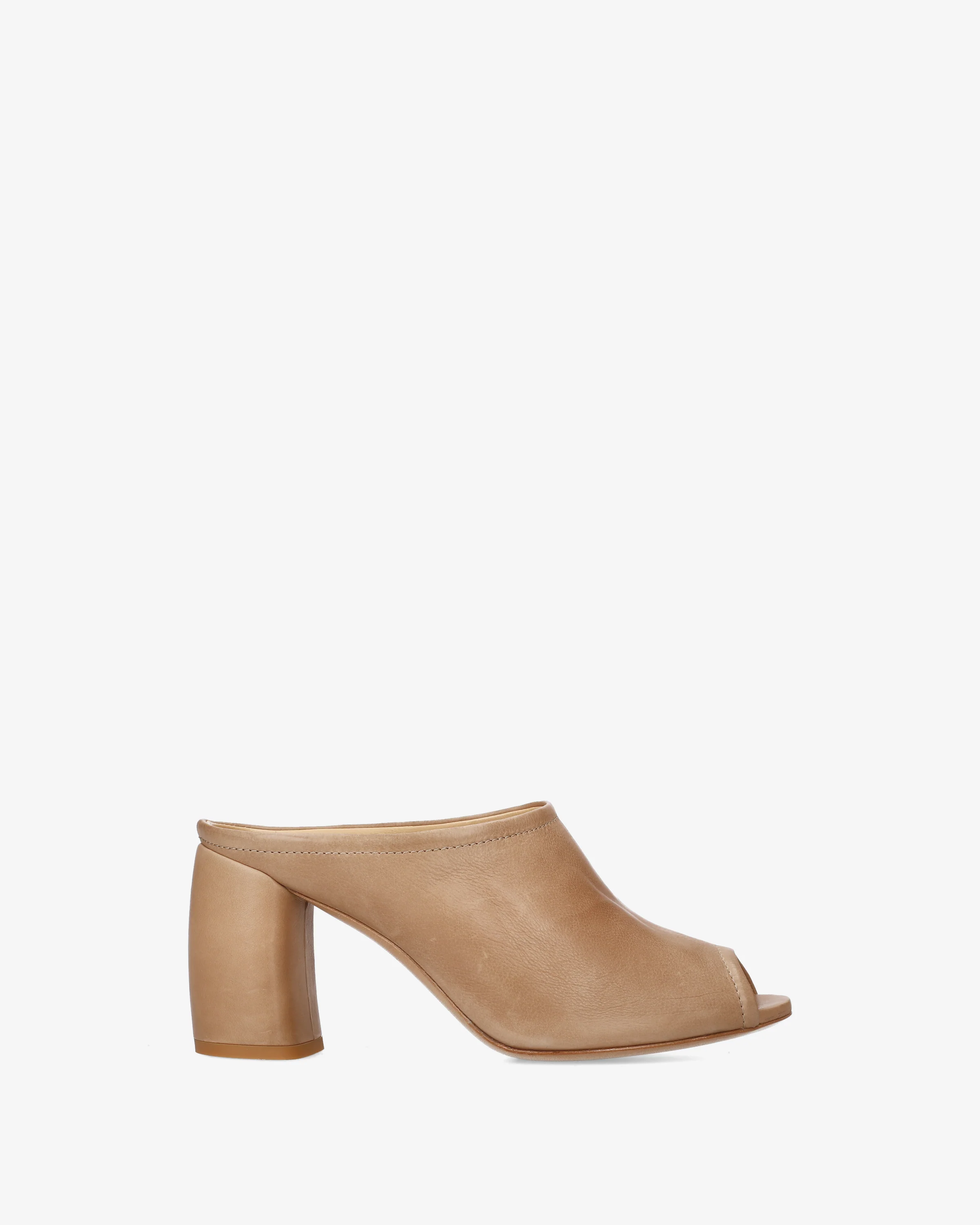 Leather sandals with heels
